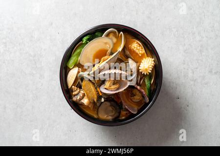 Palbochae Tangsuyuk Samseon Tablett Schwarze Bohnen Nudeln Schwarze Bohnen Nudeln Clam Jjamppong Chinesische Küche Stockfoto