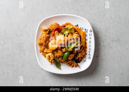 Palbochae Tangsuyuk Samseon Tablett Schwarze Bohnen Nudeln Schwarze Bohnen Nudeln Clam Jjamppong Chinesische Küche Stockfoto