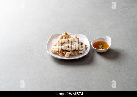 Palbochae Tangsuyuk Samseon Tablett Schwarze Bohnen Nudeln Schwarze Bohnen Nudeln Clam Jjamppong Chinesische Küche Stockfoto