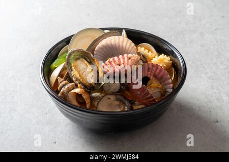 Palbochae Tangsuyuk Samseon Tablett Schwarze Bohnen Nudeln Schwarze Bohnen Nudeln Clam Jjamppong Chinesische Küche Stockfoto