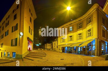 LUGANO, SCHWEIZ - 17. MÄRZ 2022: Panorama der malerischen, gekrümmten Straßen im Herzen der Altstadt, am 17. März in Lugano, Schweiz Stockfoto