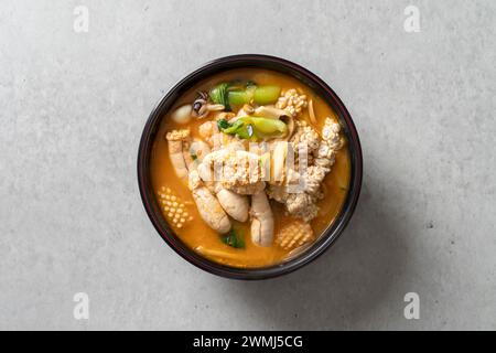 Palbochae Tangsuyuk Samseon Tablett Schwarze Bohnen Nudeln Schwarze Bohnen Nudeln Clam Jjamppong Chinesische Küche Stockfoto