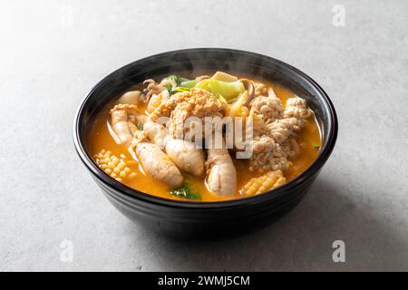 Palbochae Tangsuyuk Samseon Tablett Schwarze Bohnen Nudeln Schwarze Bohnen Nudeln Clam Jjamppong Chinesische Küche Stockfoto