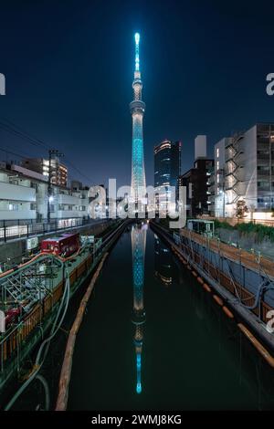 Architektonisches Wahrzeichen Tokio Skytree bei Nacht in Tokio, Japan. Stockfoto