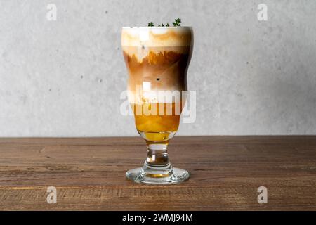Salzkaffee, Ocean Latte, Latte, Kaffee, Orange Bianco, Schwarzer Tee Mit Grapefruit Stockfoto