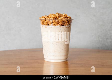 Erdbeere Latte, Jolly Pong Shake, Scones, Kekse, Kaffee Stockfoto