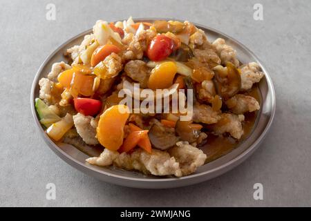 Koreanisches Gericht Ketchup Tangsuyuk, süß-saures Schweinefleisch, Guobaorou, Sojabohnenpaste Eintopf, gegrillte Schweinebacke Stockfoto