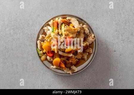 Koreanisches Gericht Ketchup Tangsuyuk, süß-saures Schweinefleisch, Guobaorou, Sojabohnenpaste Eintopf, gegrillte Schweinebacke Stockfoto