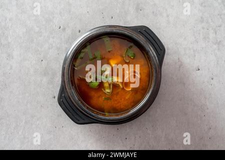Koreanisches Gericht Ketchup Tangsuyuk, süß-saures Schweinefleisch, Guobaorou, Sojabohnenpaste Eintopf, gegrillte Schweinebacke Stockfoto