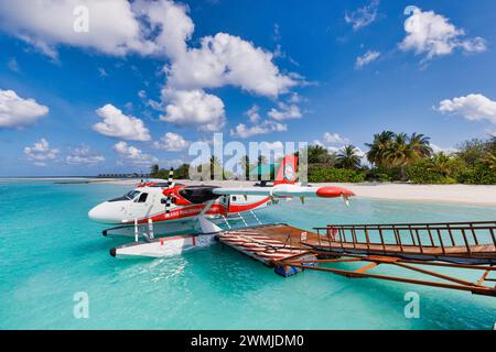 TransMaldivian Airways Twin Otter Wasserflugzeuge am Flughafen Male (MLE) auf den Malediven. Wasserflugzeug-Parkplatz neben dem Dock. 02.05.22, Ari-Atoll, Malediven Stockfoto