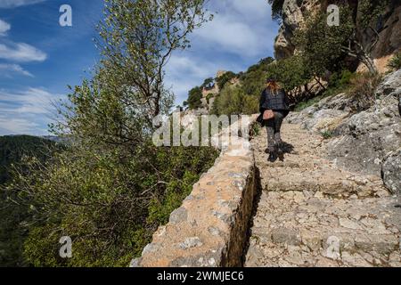 Kopfsteinpflasterpfad zur Burg Alaro, Alaro, Mallorca, Balearen, Spanien Stockfoto