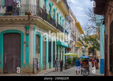 Historische Gebäude in der Calle Muralla Street in der Calle Cuba Street in Old Havanna (La Habana Vieja), Kuba. Das alte Havanna gehört zum Weltkulturerbe. Stockfoto