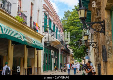 Historische Gebäude an der Calle Mercaderes Street in der Amargura Street in Old Havanna (La Habana Vieja), Kuba. Das alte Havanna gehört zum Weltkulturerbe. Stockfoto