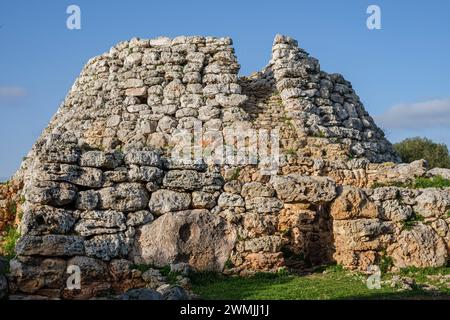 Cornia Nou, konisches Talayot und angeschlossenes Gebäude, Maó, Menorca, Balearen, Spanien Stockfoto