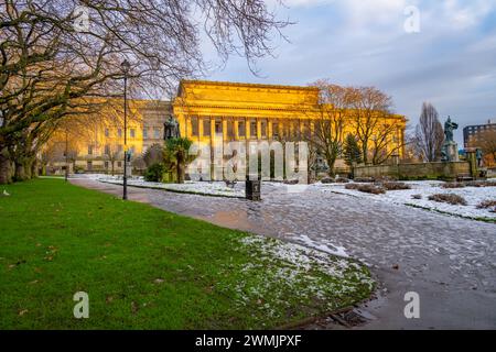 St. John's Garden und St. Georges Hall Liverpool im Schnee Stockfoto