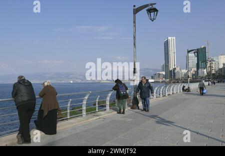 Beirut, Libanon. Februar 2024. Eine Aufnahme der Strandpromenade in Beirut, Libanon, am 26. Februar 2024. (Foto: Elisa Gestri/SIPA USA) Credit: SIPA USA/Alamy Live News Stockfoto