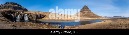Panoramablick auf Kirkjufell und seine Wasserfälle, Island Stockfoto