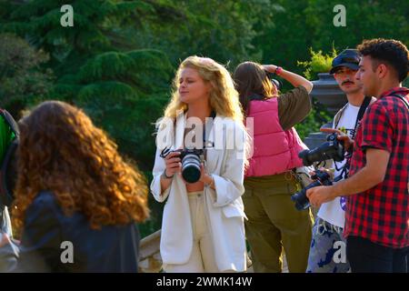 Hübsches Mädchen fotografieren Fotografen Park Stockfoto
