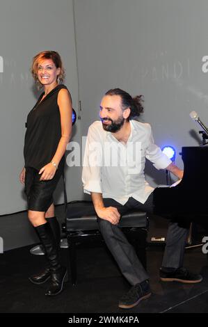 Mailand Italien 22.10.2012: Irene Grandi, italienische Sängerin, und der Jazzpianist Stefano Bollani bei der Vorstellung des neuen Cover-Albums „Irene Grandi & Stefano Bollani“ Stockfoto