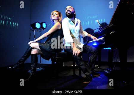 Mailand Italien 22.10.2012: Irene Grandi, italienische Sängerin, und der Jazzpianist Stefano Bollani bei der Vorstellung des neuen Cover-Albums „Irene Grandi & Stefano Bollani“ Stockfoto