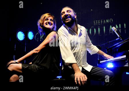 Mailand Italien 22.10.2012: Irene Grandi, italienische Sängerin, und der Jazzpianist Stefano Bollani bei der Vorstellung des neuen Cover-Albums „Irene Grandi & Stefano Bollani“ Stockfoto