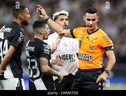 São Paulo, Brasilien (SP), 25. Februar 2024: Fußball / Corinthians gegen Ponte Preta, Techniker Matheus Delgado Candacan, während des Spiels zwischen Cori Stockfoto