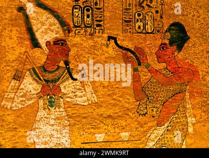 Farbenfrohe Wandkunst und Hieroglyphen, Grab von Tutanchamun, Tal der Könige, UNESCO-Weltkulturerbe, Ägypten, Nordafrika, Afrika Stockfoto