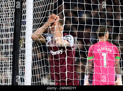 London, Großbritannien. Februar 2024. Während des Spiels West Ham gegen Brentford Premier League im London Stadium Stratford. Dieses Bild ist NUR für REDAKTIONELLE ZWECKE bestimmt. Für jede andere Verwendung ist eine Lizenz von Football DataCo erforderlich. Quelle: MARTIN DALTON/Alamy Live News Stockfoto