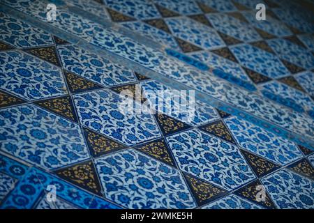Detail der Fliesen im Topkapi-Palast; Istanbul, Türkei Stockfoto
