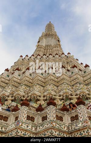 Wat Arun Tempel in Bangkok Thailand. Dekoelemente Wat Arun Stockfoto