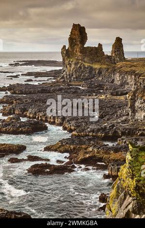 Felsen von Londranger im Snaefellsjokull-Nationalpark, Halbinsel Snaefellsnes, Westküste Islands; Island Stockfoto