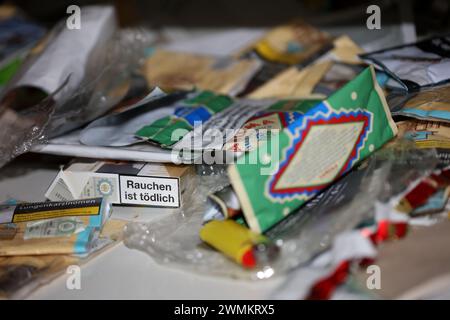 Tabak zum Herstellen von Fugen Zigaretten Nahaufnahme Hintergrund große, hochwertige Drucke Stockfoto