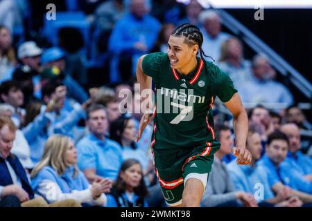 Chapel Hill, NC, USA. Februar 2024. Miami (FL) Hurricanes Guard Kyshawn George (7) sucht im ACC Basketball Matchup im Dean Smith Center in Chapel Hill, NC, nach einem Foul-Aufruf gegen die North Carolina Tar Heels. (Scott Kinser/CSM). Quelle: csm/Alamy Live News Stockfoto