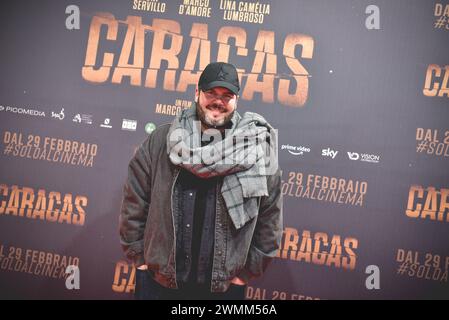 Neapel, Italien. Februar 2024. Der Schauspieler Salvatore Esposito während des Fotorufs des Films Caracas im Space Cinema in Neapel (Foto: Paola Visone/Pacific Press) Credit: Pacific Press Media Production Corp./Alamy Live News Stockfoto