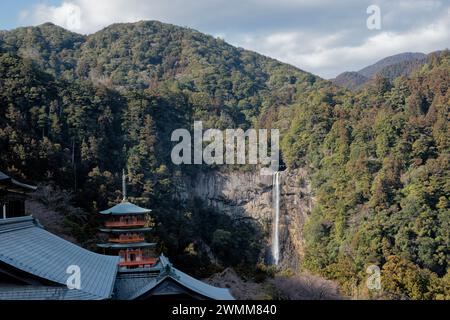 Seiganto-JI Sanjuno-to Pagode und Nachi Falls, Nachisan, Wakayama, Japan Stockfoto