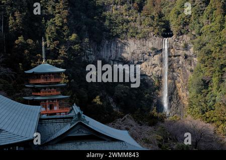 Seiganto-JI Sanjuno-to Pagode und Nachi Falls, Nachisan, Wakayama, Japan Stockfoto