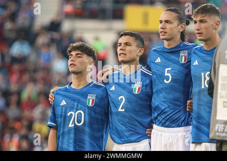 MENDOZA, ARGENTINIEN – 21. MAI: Simone Pafundi, Mattia Zanotti und Daniele Ghilardi singen die Nationalhymne vor der FIFA U20-Weltmeisterschaft Argentinien 20 Stockfoto