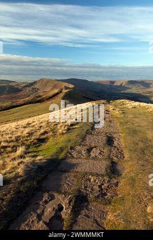 Großbritannien, Derbyshire, Mam Tor, The Great Ridge, Wanderweg, ich schaue zurück in Richtung Mam Tor. Stockfoto