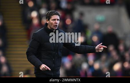 LONDON, ENGLAND – 24. FEBRUAR: Oliver Glasner, der Manager von Crystal Palace, reagiert während des Premier League-Spiels zwischen Crystal Palace und Burnley Stockfoto