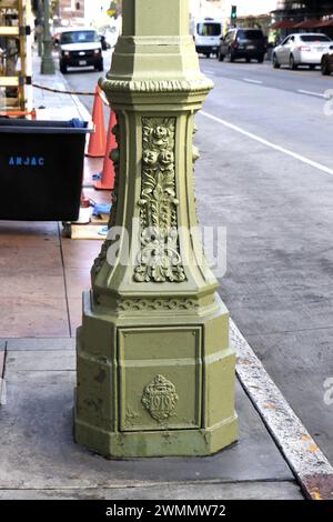 Basis einer alten, grünen, gusseisernen Straßenlaterne in Los angeles, LA california, usa Stockfoto