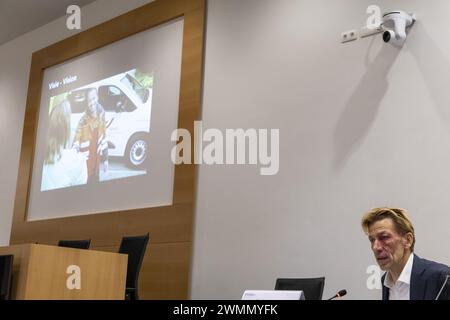 Brüssel, Belgien Februar 2024. Chris Peeters, CEO von bpost, wurde während einer Sitzung der parlamentarischen kommission für Mobilität und öffentliche Unternehmen im bundesparlament am Dienstag, den 27. Februar 2024, in Brüssel vorgestellt. In dieser Sitzung wird die Situation in der belgischen Post-Gruppe bpost erörtert. BELGA FOTO NICOLAS MAETERLINCK Credit: Belga News Agency/Alamy Live News Stockfoto