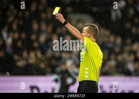 Aarhus, Dänemark. Februar 2024. Schiedsrichter Morten Krogh wurde während des 3F Superliga-Spiels zwischen Aarhus GF und FC Midtjylland im Ceres Park in Aarhus gesehen. (Foto: Gonzales Foto - Morten Kjaer). Stockfoto