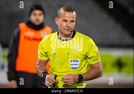 Aarhus, Dänemark. Februar 2024. Schiedsrichter Morten Krogh wurde während des 3F Superliga-Spiels zwischen Aarhus GF und FC Midtjylland im Ceres Park in Aarhus gesehen. (Foto: Gonzales Foto - Morten Kjaer). Stockfoto