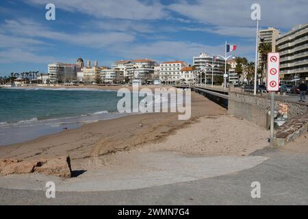 La Ville de plaisance de Saint Raphaël se situe dans le Département du Var. EN hiver, la ville bénéficie d'un climat très doux. Stockfoto