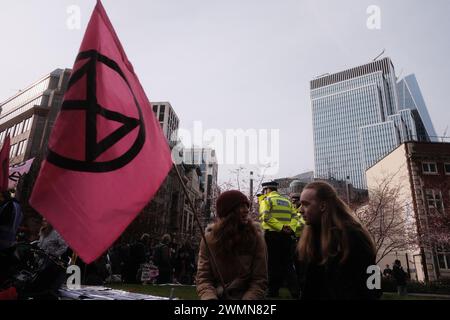 London, Großbritannien. Februar 2024. Protest durch Extinction Rebellion, um „unsere Zukunft zu versichern“. Einer von einer Reihe von Protesten gegen Unternehmen, die weltweit Projekte für fossile Brennstoffe versichern. Quelle: Joao Daniel Pereira/Alamy Live News Stockfoto