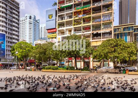 Das Cafe Apartment Gebäude in der Nguyen Hue Walking Street in Ho Chi Minh City, Vietnam Stockfoto