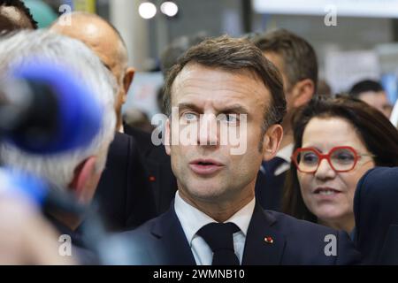 Paris, Frankreich. Februar 2024. Einweihung der 60. Landwirtschaftsausstellung durch den französischen Präsidenten Emmanuel Macron im Messezentrum in Paris. Stockfoto