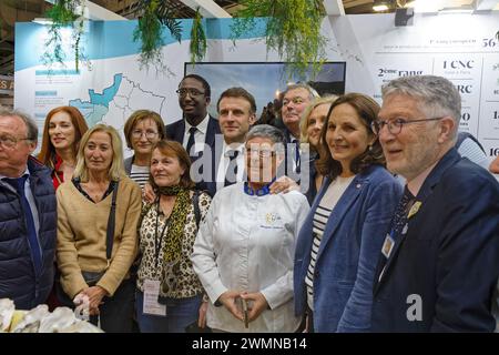 Paris, Frankreich. Februar 2024. Einweihung der 60. Landwirtschaftsausstellung durch den französischen Präsidenten Emmanuel Macron im Messezentrum in Paris. Stockfoto