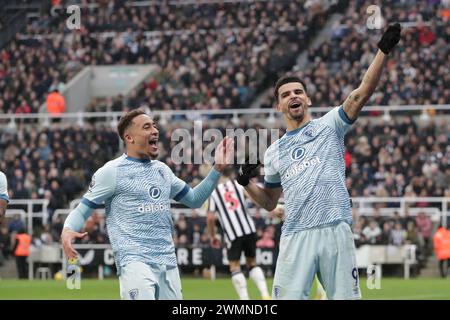 Dominic Solanke aus Bournemouth feiert das Ergebnis 0-1 - Newcastle United gegen AFC Bournemouth, Premier League, St James' Park, Newcastle upon Tyne, Großbritannien - 17. Februar 2024 nur redaktionelle Verwendung - es gelten Einschränkungen von DataCo Stockfoto