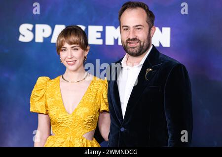 HOLLYWOOD, LOS ANGELES, KALIFORNIEN, USA - 26. FEBRUAR: Emma D. Miller und Colby Day kommen bei der Los Angeles Special Screening von Netflix 'Spaceman' an, die am 26. Februar 2024 im Egyptian Theatre Hollywood in Hollywood, Los Angeles, Kalifornien, USA stattfindet. (Foto: Xavier Collin/Image Press Agency) Stockfoto